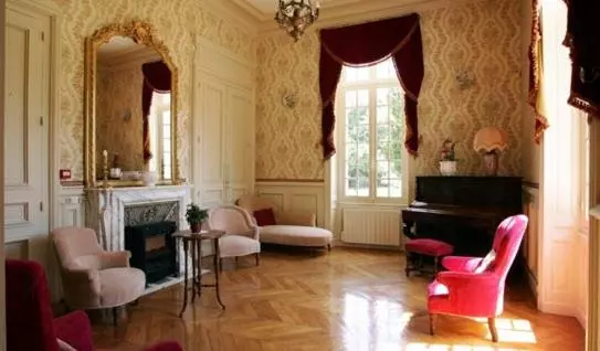 Aamiaismajoitus (B&B) Château De Montbraye