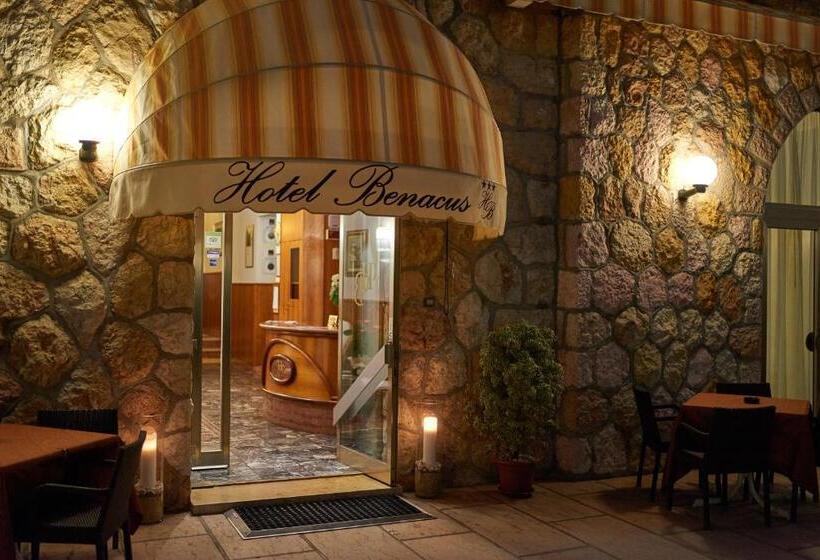 בית מלון כפרי Benacus Torri Del Benaco