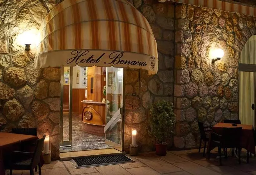 Hotelli Benacus Torri Del Benaco