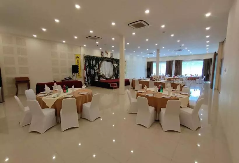 Hotel Dreamland And Lounge