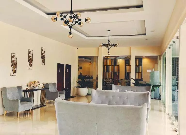 Hotel Dreamland And Lounge