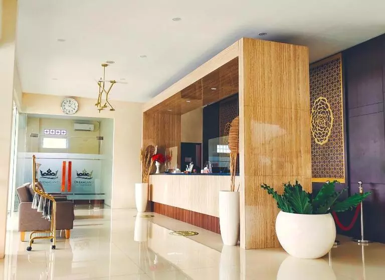 Hotel Dreamland And Lounge