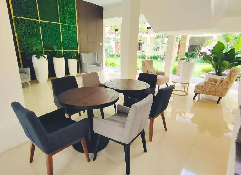 Hotel Dreamland And Lounge