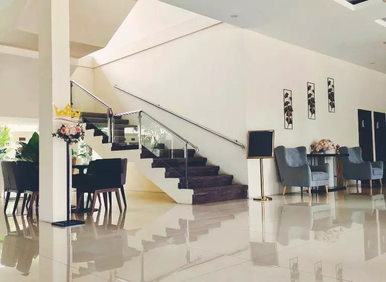 Hotel Dreamland And Lounge