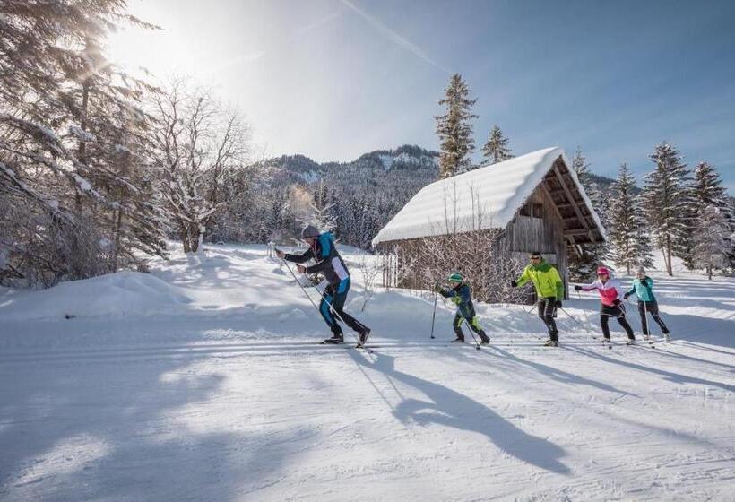 فندق Neusacherhof