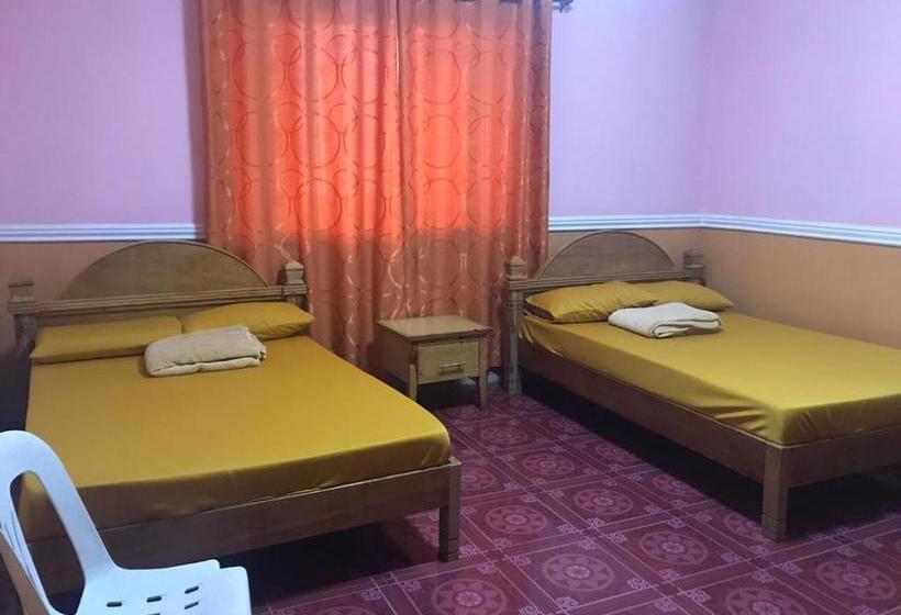 Hotel Oyo 735 E & E Valley High Apartelle