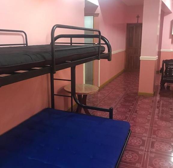 Hotel Oyo 735 E & E Valley High Apartelle