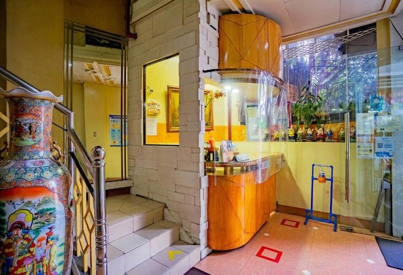 Hotel Oyo 735 E & E Valley High Apartelle