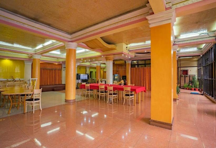 Hotel Oyo 735 E & E Valley High Apartelle