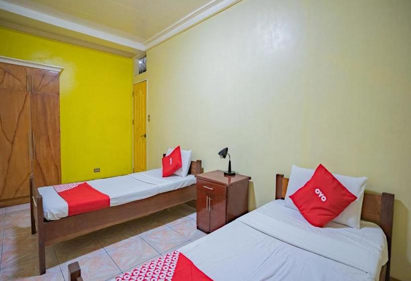 Hotel Oyo 735 E & E Valley High Apartelle