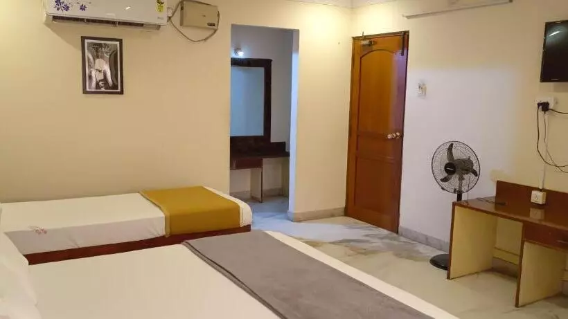 Hotelli Sridhar Lodge