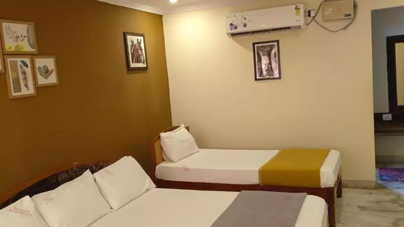 Hotelli Sridhar Lodge