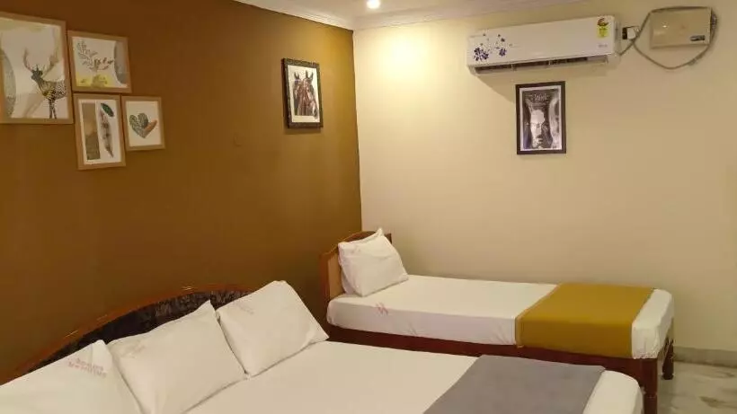 Hotelli Sridhar Lodge