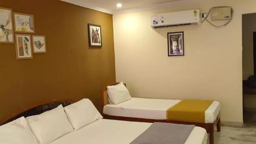 Hotelli Sridhar Lodge