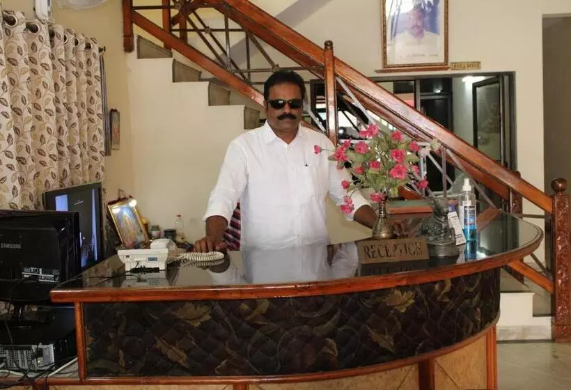 Hotelli Sridhar Lodge