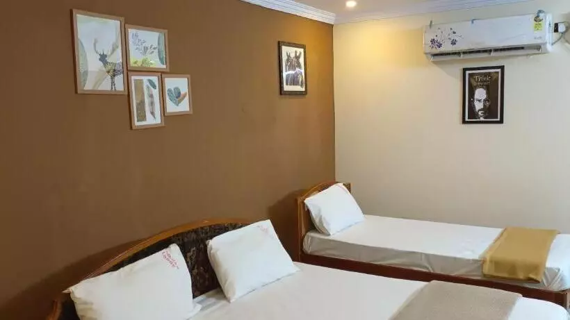 Hotelli Sridhar Lodge