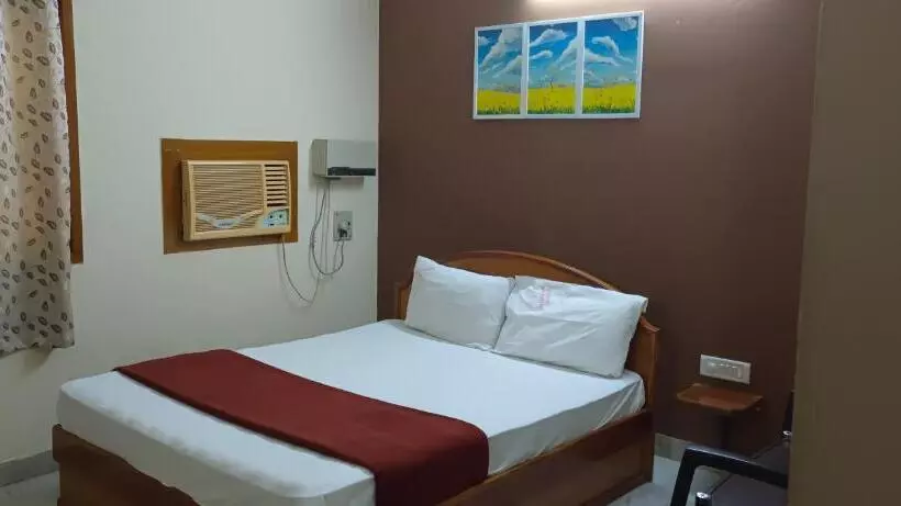 Hotelli Sridhar Lodge