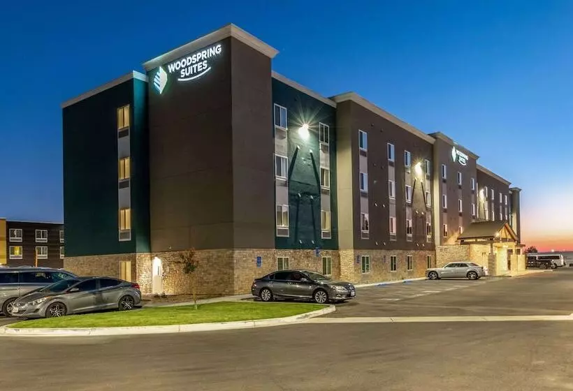 ホテル Woodspring Suites Bakersfield Airport