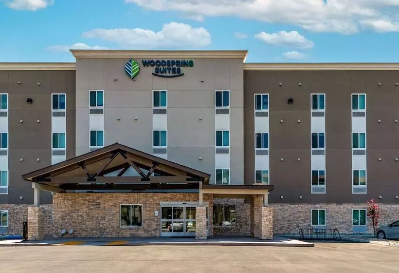 ホテル Woodspring Suites Bakersfield Airport