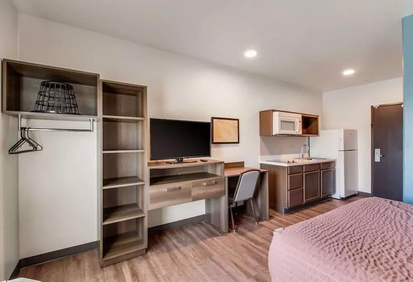 ホテル Woodspring Suites Bakersfield Airport