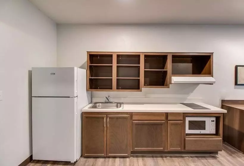 ホテル Woodspring Suites Bakersfield Airport
