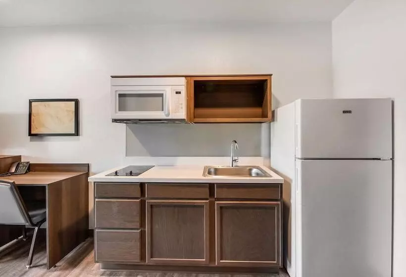 ホテル Woodspring Suites Bakersfield Airport