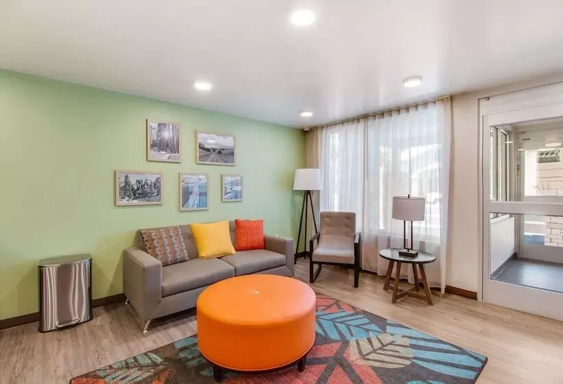 ホテル Woodspring Suites Bakersfield Airport