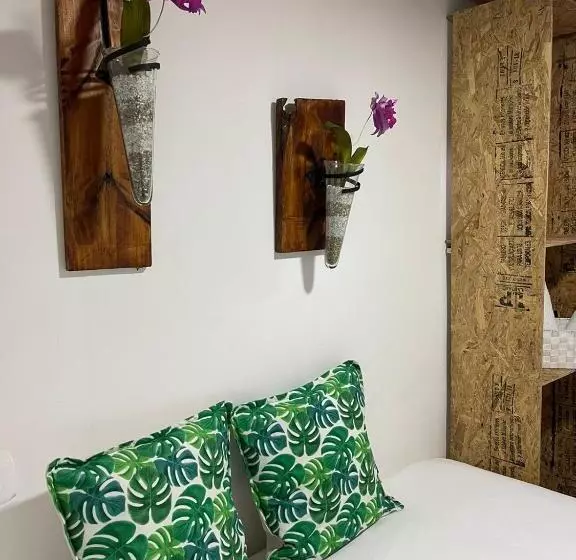 Mahalo Hostel