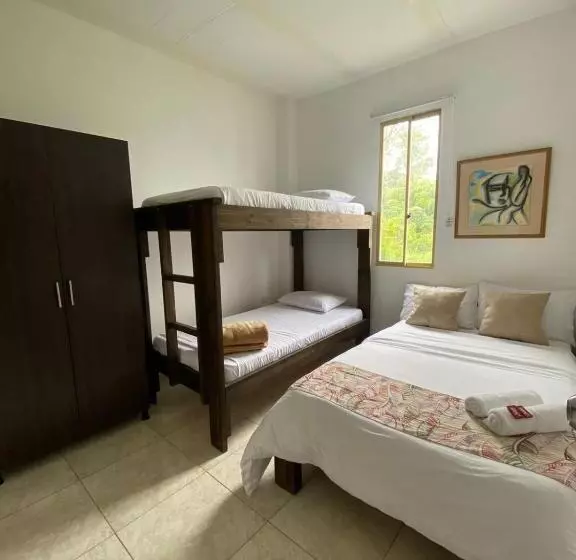 Mahalo Hostel