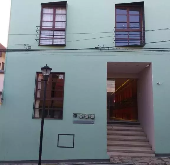 ホテル 9 Estrellas Casa