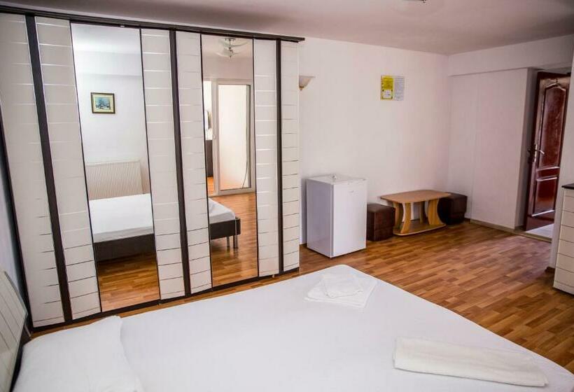 بنسيون Casa Raul