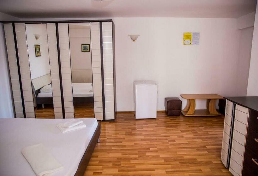 بنسيون Casa Raul