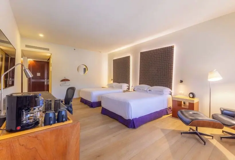 ホテル Barceló Monterrey Valle