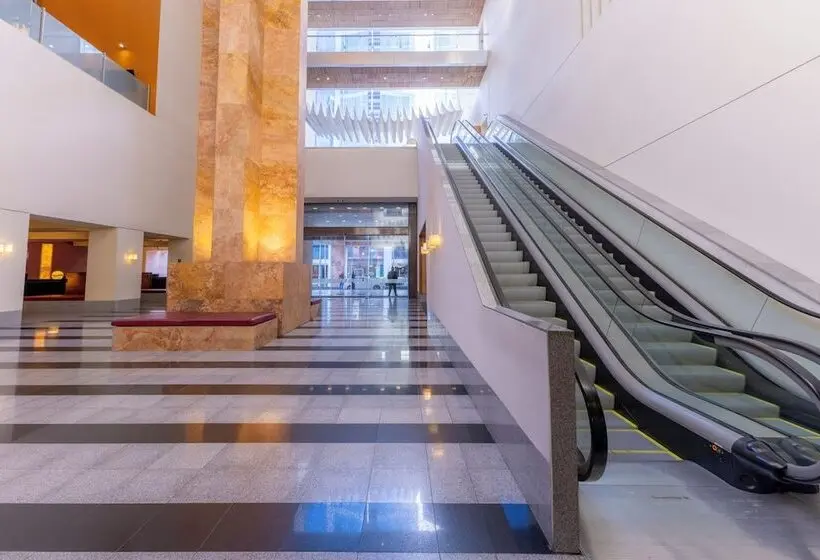 ホテル Barceló Monterrey Valle