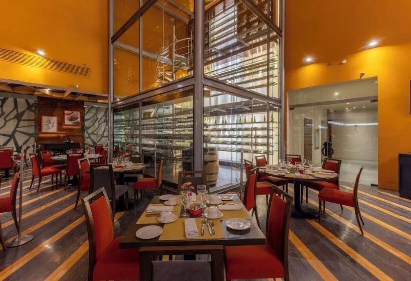 ホテル Barceló Monterrey Valle