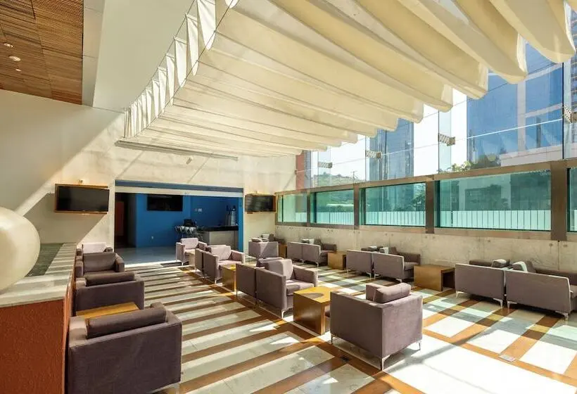 ホテル Barceló Monterrey Valle