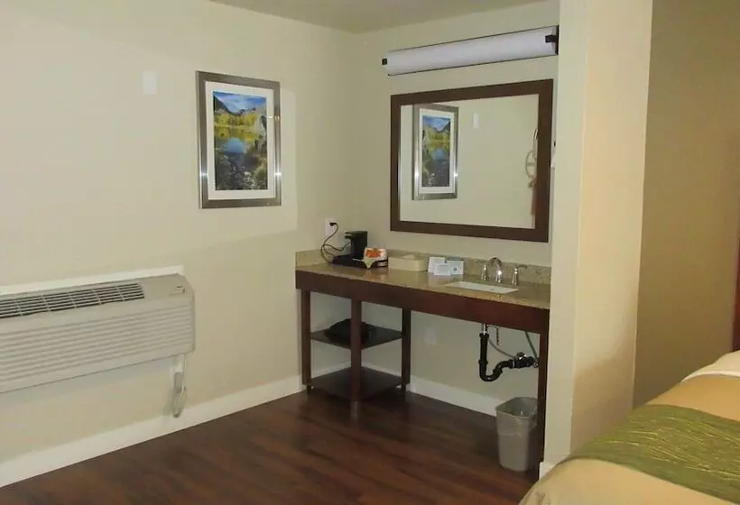 Отель Comfort Inn Bishop