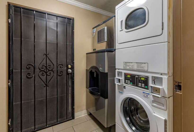 בית מלון כפרי Comfort Inn & Suites Ventura Beach