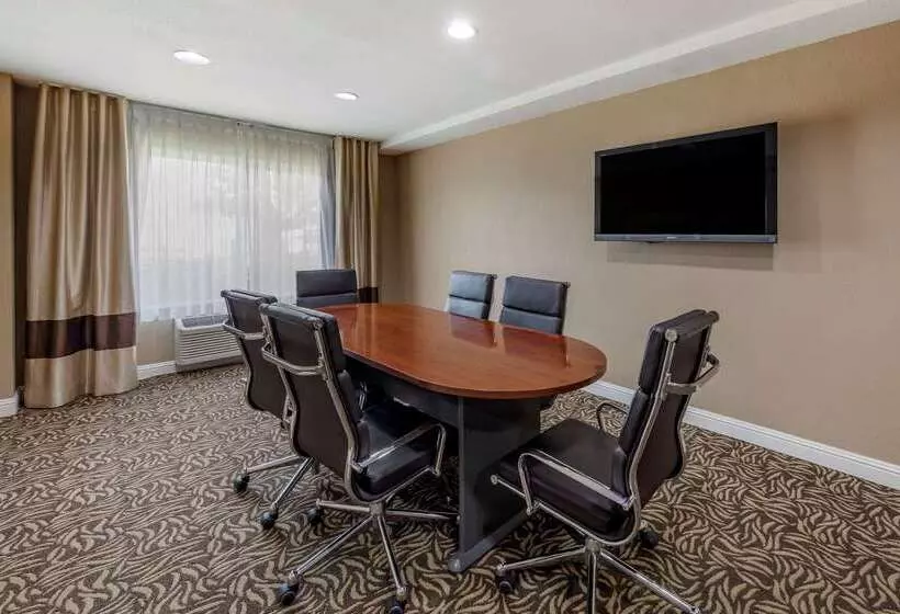 هتل Comfort Inn & Suites Ventura Beach