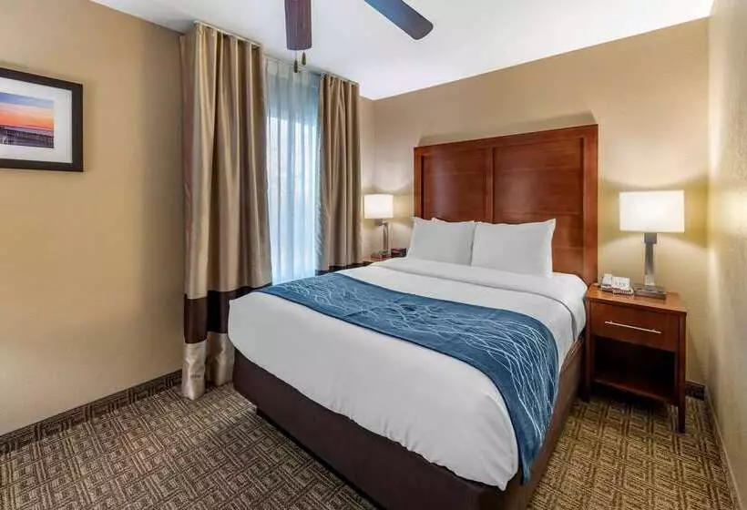 هتل Comfort Inn & Suites Ventura Beach