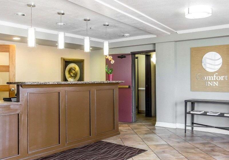 בית מלון כפרי Comfort Inn & Suites Ventura Beach