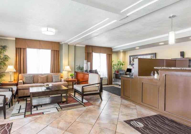 בית מלון כפרי Comfort Inn & Suites Ventura Beach