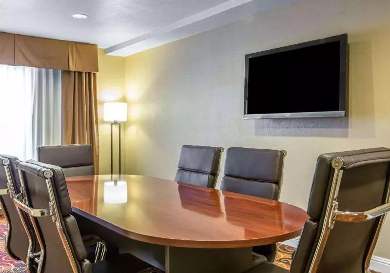 هتل Comfort Inn & Suites Ventura Beach