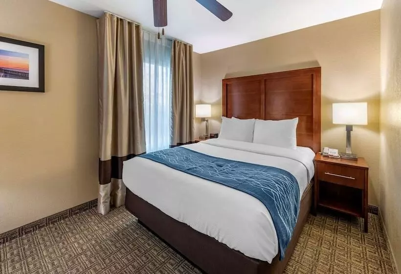 هتل Comfort Inn & Suites Ventura Beach