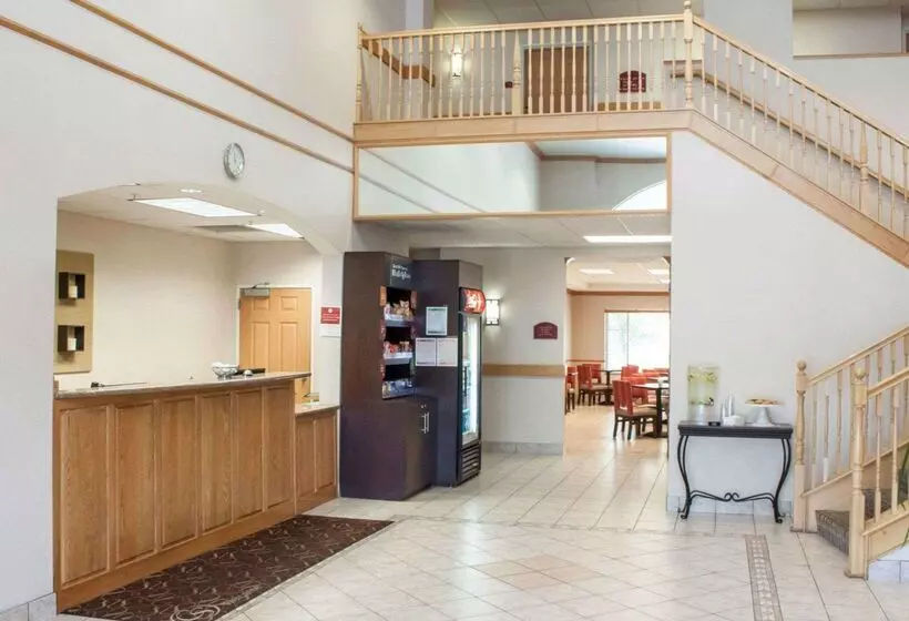 酒店 Comfort Suites Airport