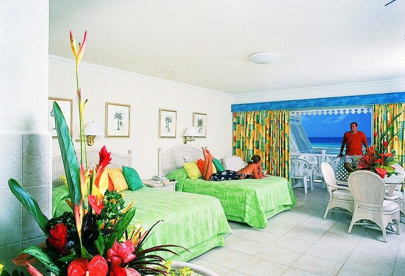 هتل Coral Sands Beach Resort