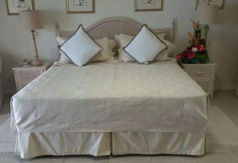 هتل Coral Sands Beach Resort