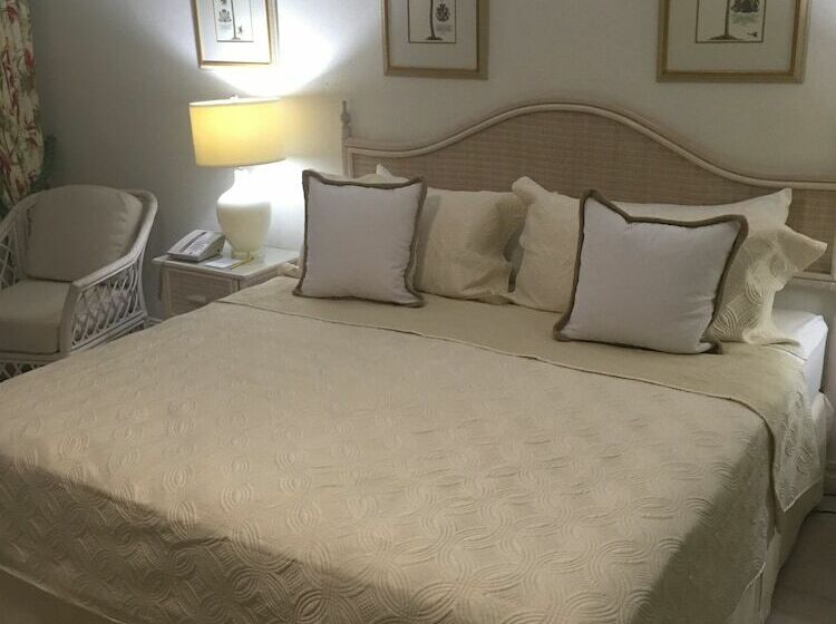 هتل Coral Sands Beach Resort