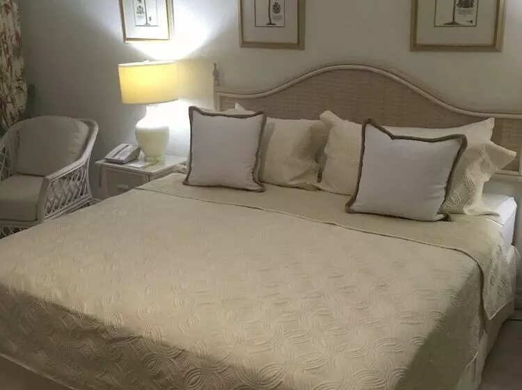 هتل Coral Sands Beach Resort