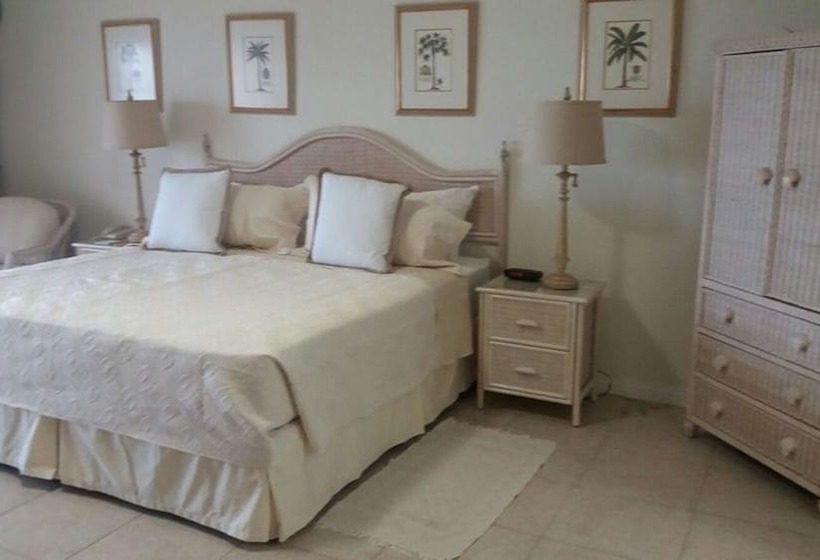 هتل Coral Sands Beach Resort